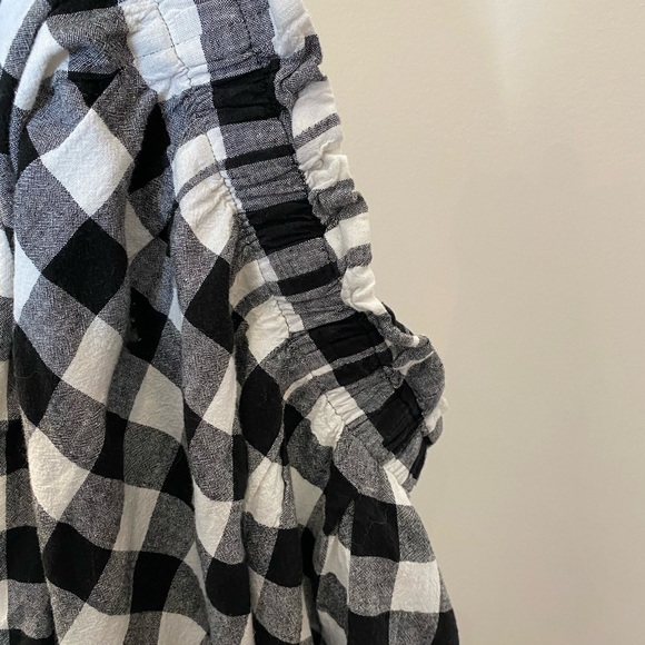 Plaid black and white long skirt. - Picture 2 of 7